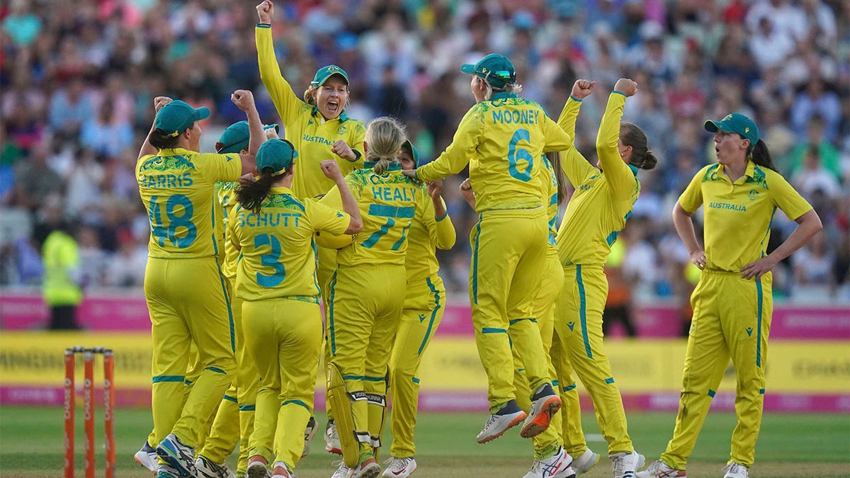 Australia players celebrate winning gold medal