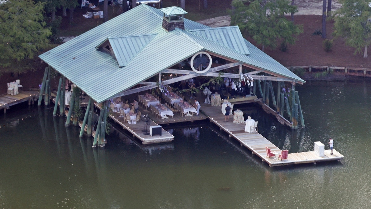 Waterside wedding for Ben Affleck and Jennifer Lopez