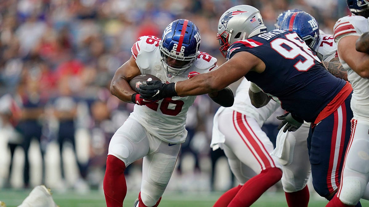 Saquon Barkley breaks tackle