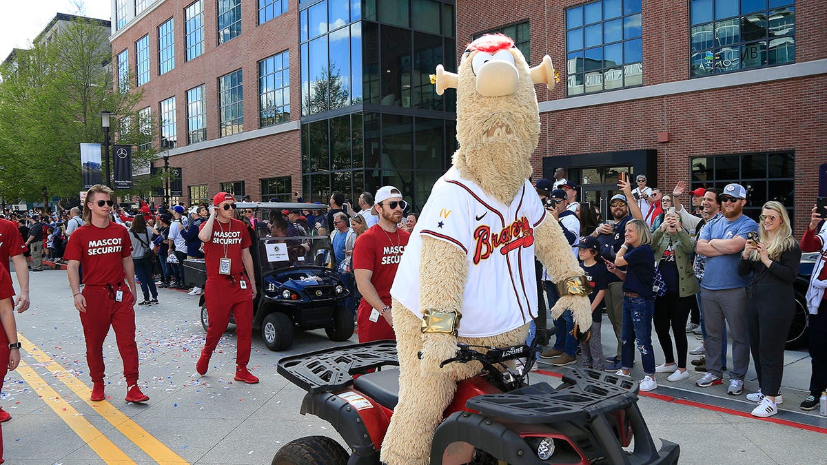 Atlanta Braves mascot, players hint at attending Georgia football game