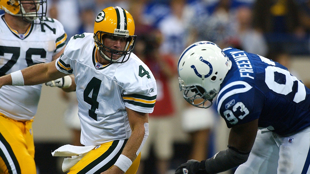 Brett Favre melawan Colts