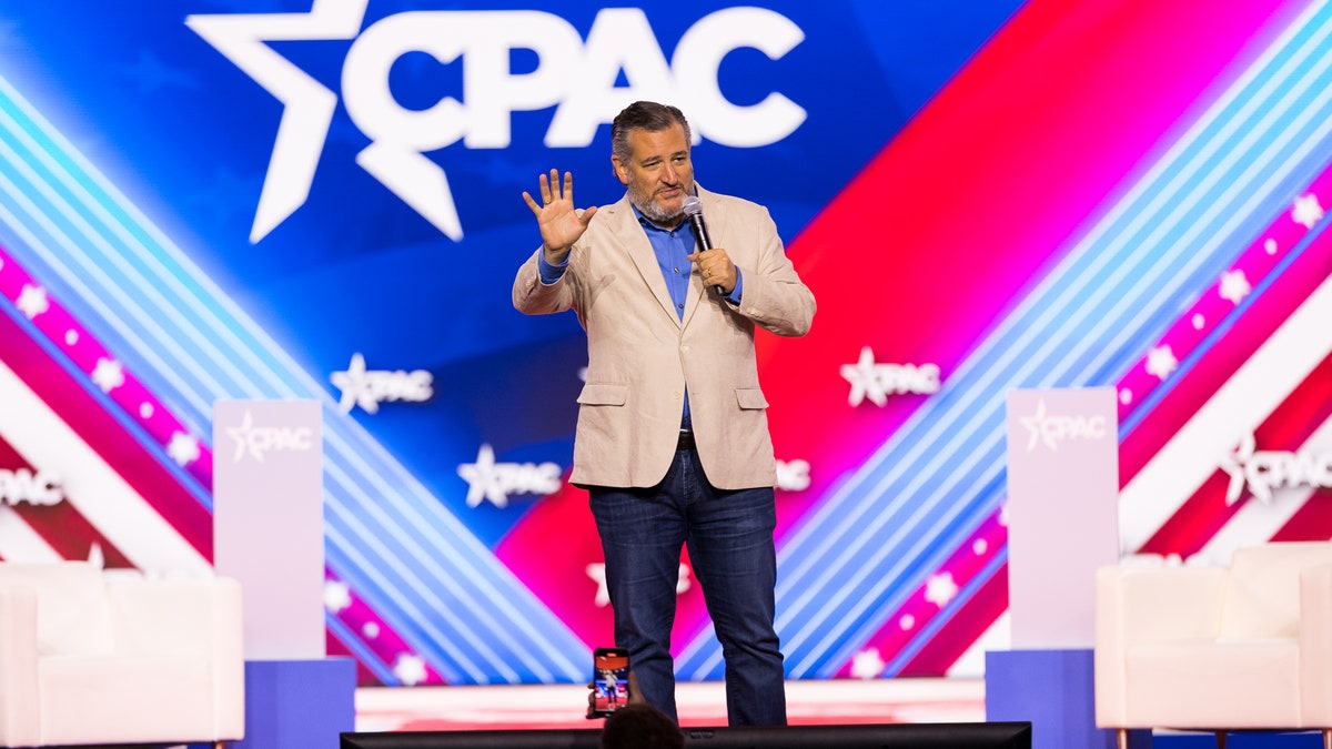 Ted Cruz delivers speech to CPAC Dallas crowd