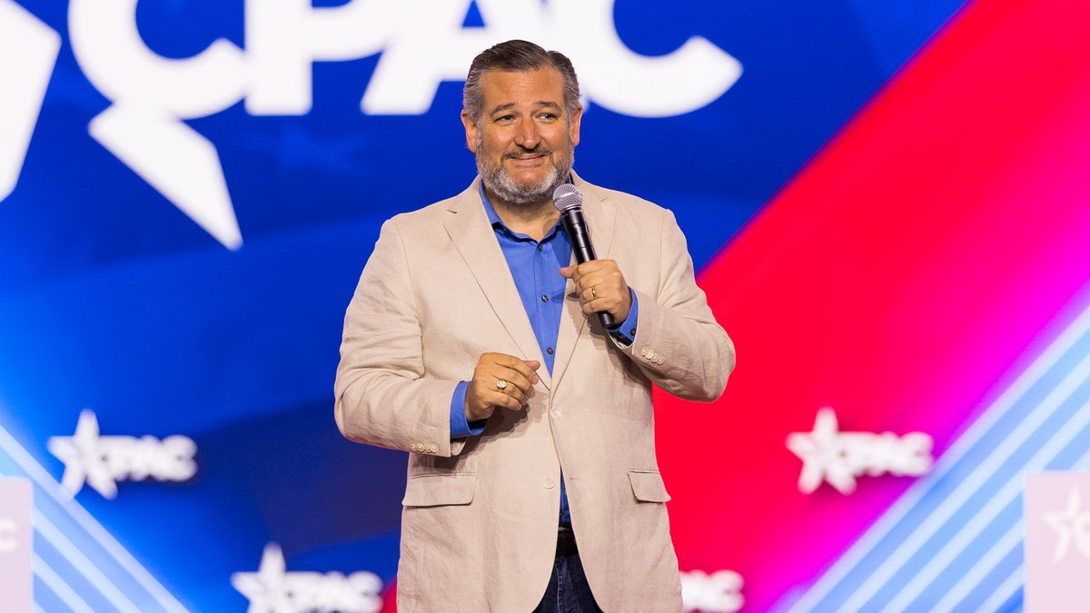 Ted Cruz delivers speech to CPAC Dallas crowd