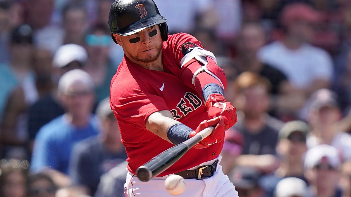 Astros trade for Orioles' Trey Mancini, Red Sox's Christian Vazquez 