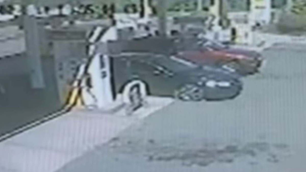 Connecticut Shell Gas Station Vehicle Theft