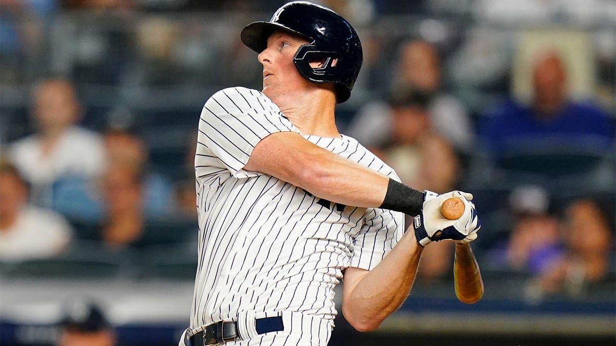 DJ LeMahieu follows through on swing