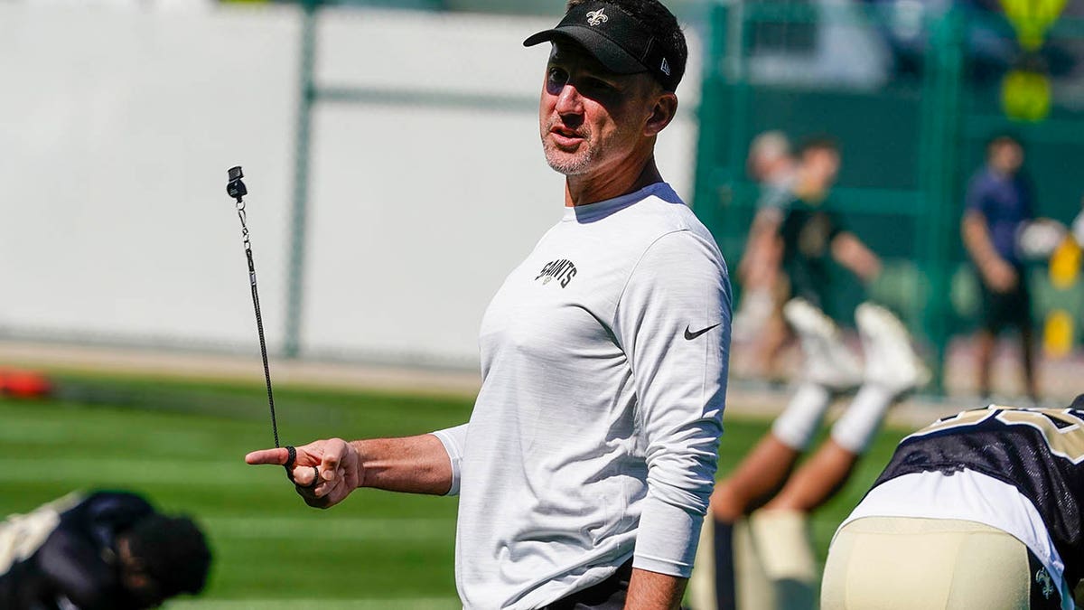 Dennis Allen watches a drill