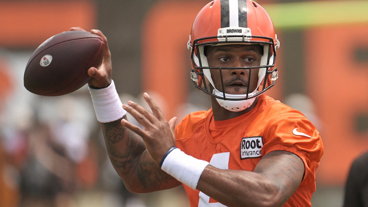 Deshaun Watson throws a pass at training camp