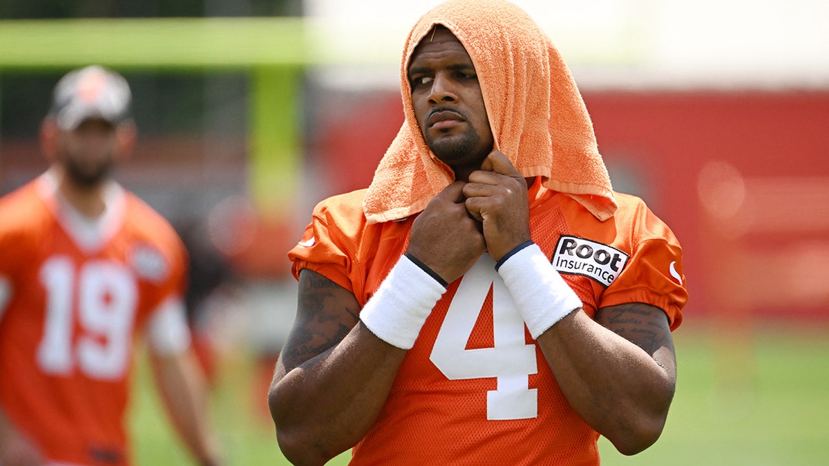 Deshaun Watson with a towel