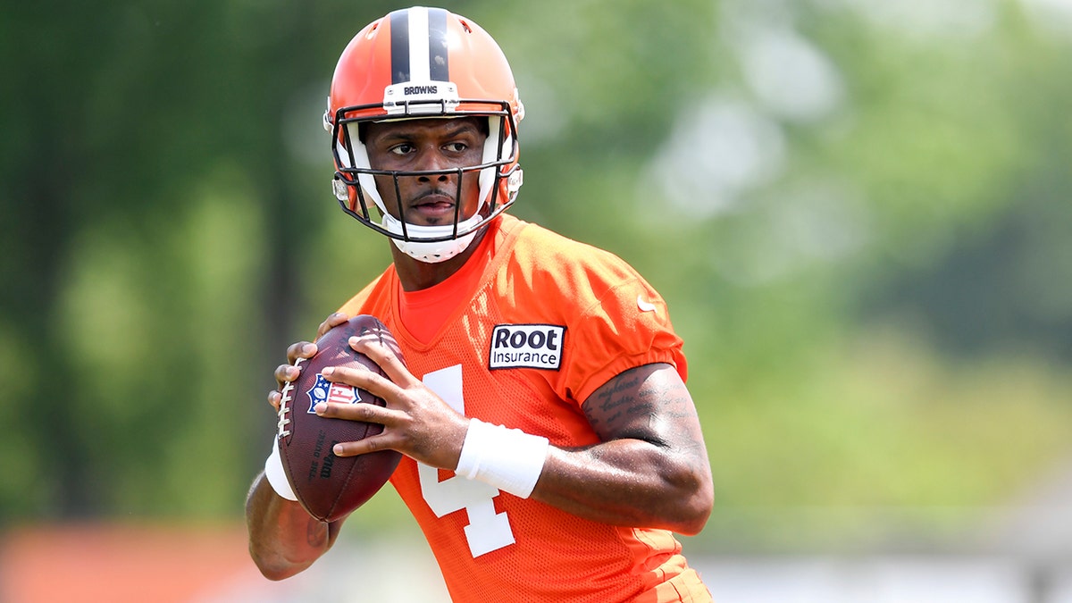 Deshaun Watson throwing passes at training camp