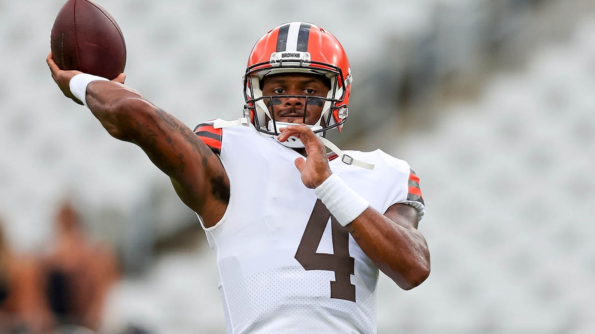 Deshun Watson prepares for a game
