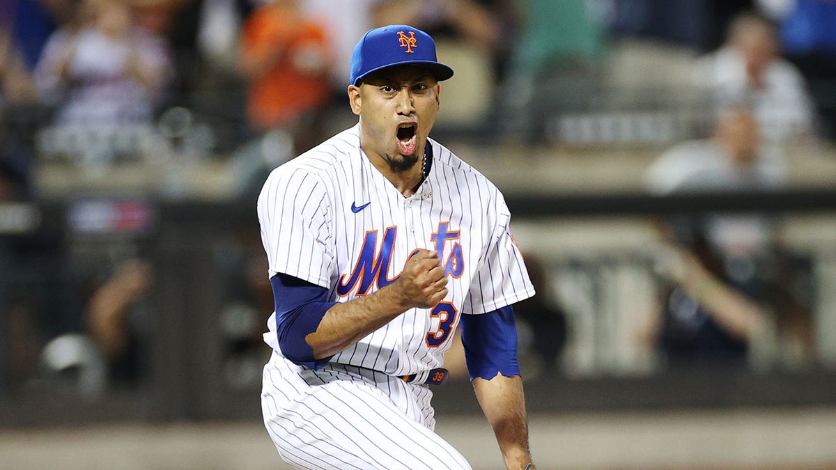 Mets blare trumpets for Edwin Diaz's entrance down four runs