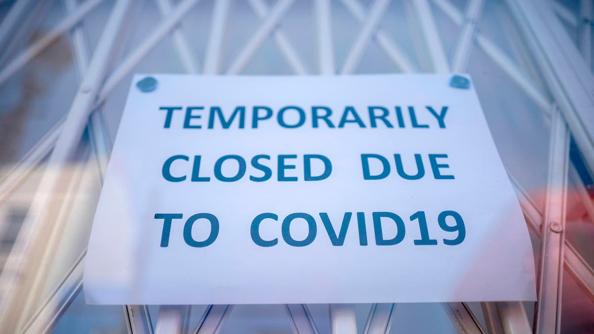 Sign showing temporary closing due to COVID