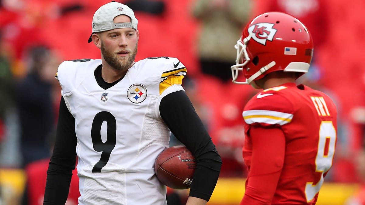 Chris Boswell talks with Kansas City kicker Elliot Fry 