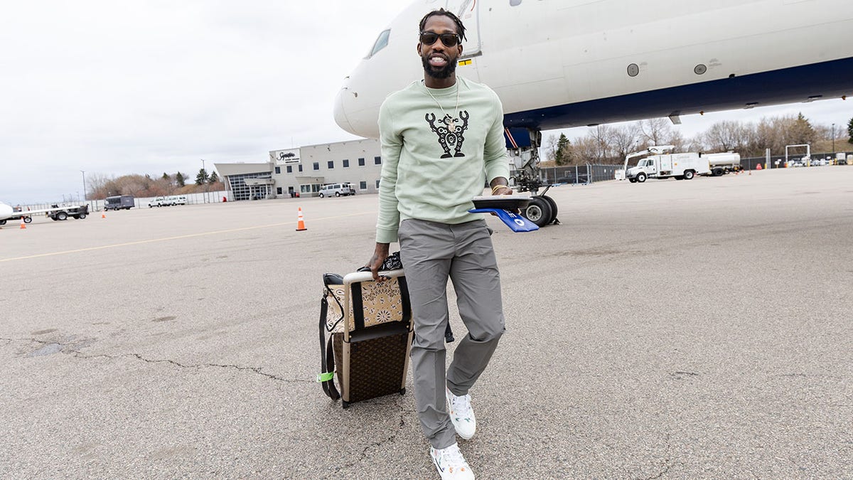 Patrick Beverley boards a plane before a game against the Grizzlies