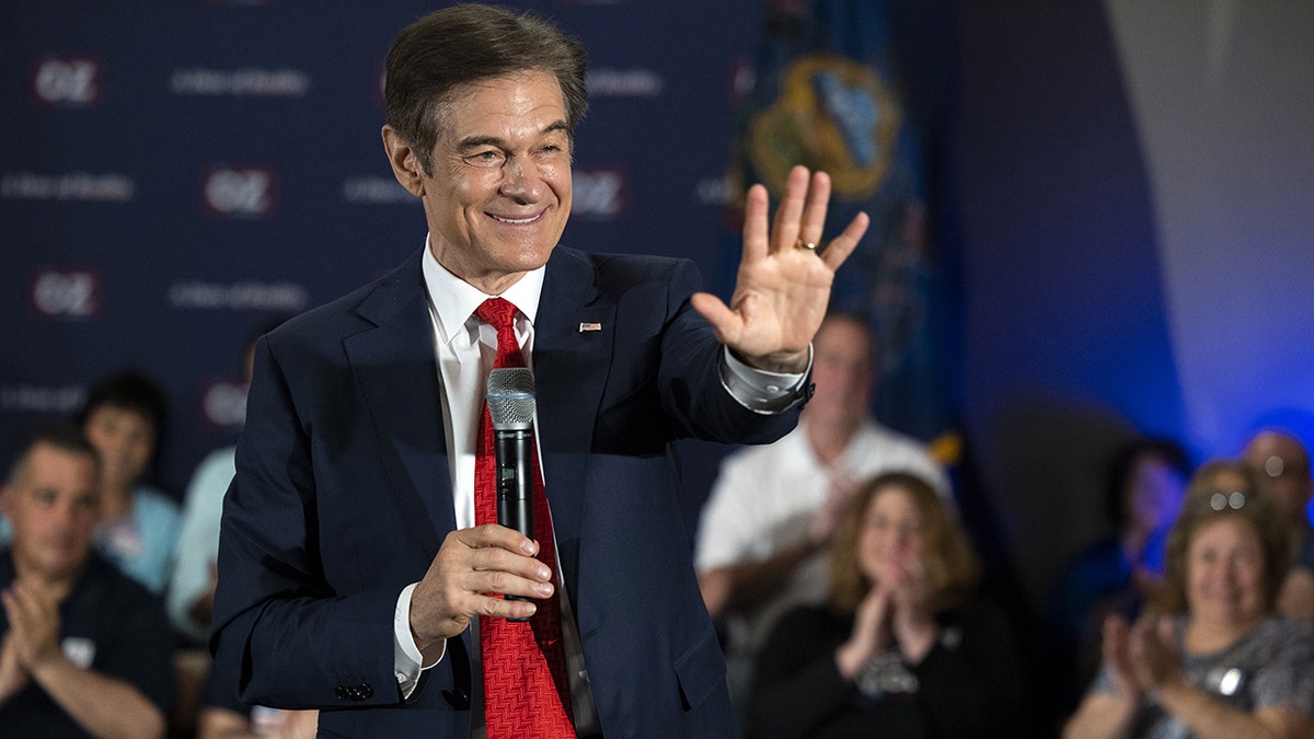 Mehmet Oz waving to supporters