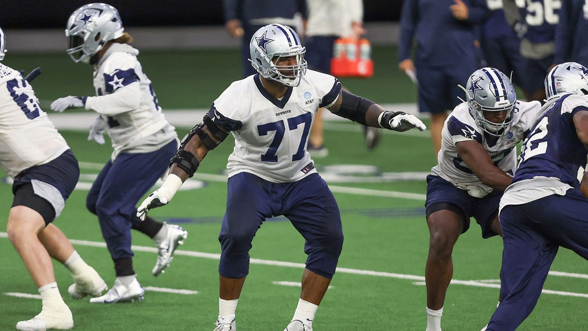 Report: Cowboys Pro Bowl LT Tyron Smith out indefinitely with avulsion  fracture of the knee