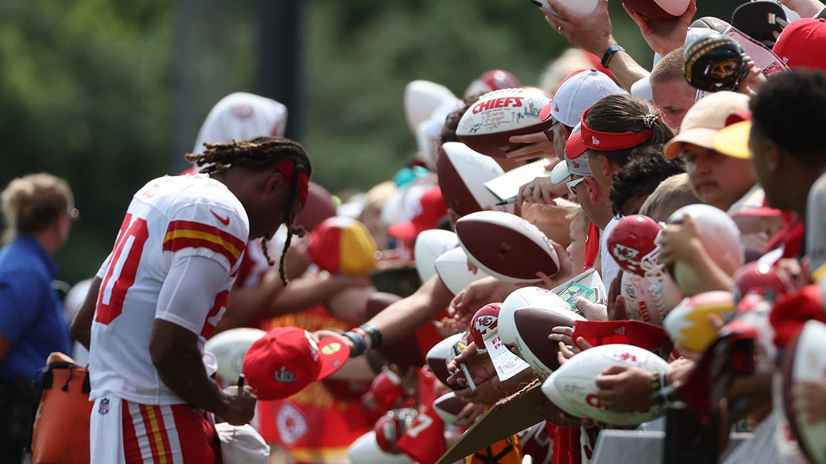 Justin Reid signs autographs after training camp