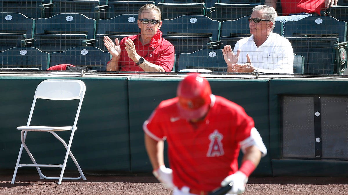 Arte Moreno cheers on Mike Trout at spring training