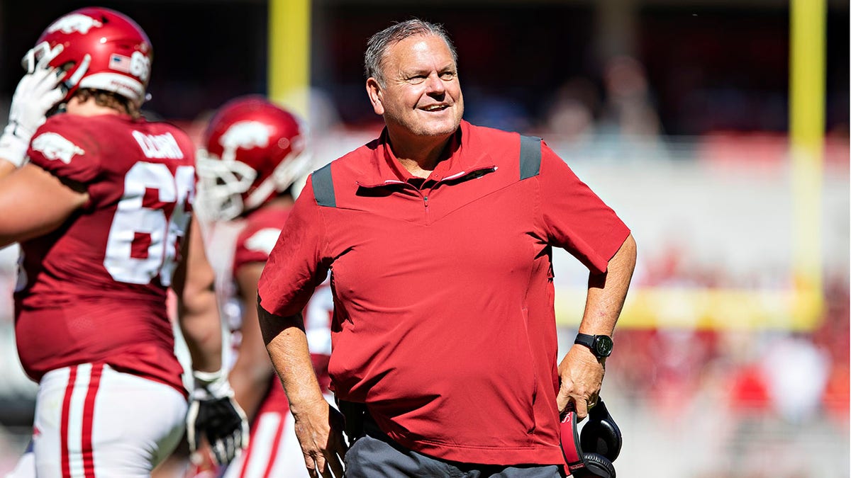 Sam Pittman coaches against the LSU Tigers