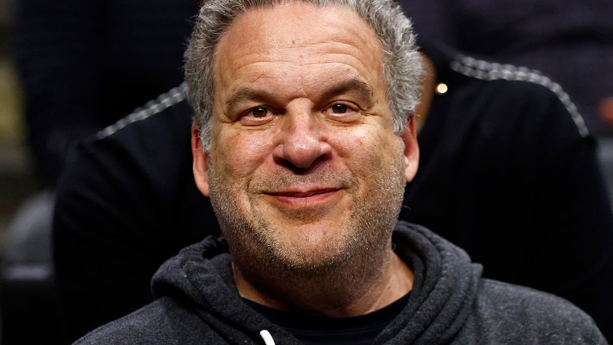 Jeff Garlin smiling