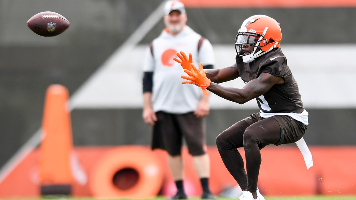 Jakeem Grant catches a pass