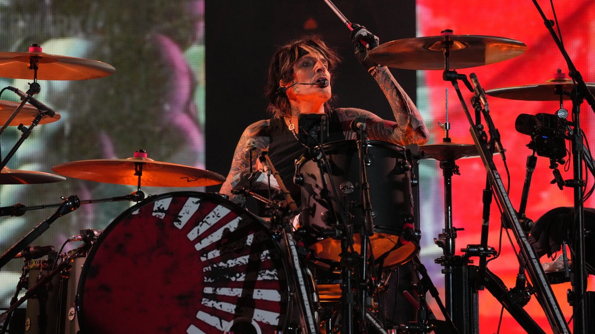 Tommy Lee drums