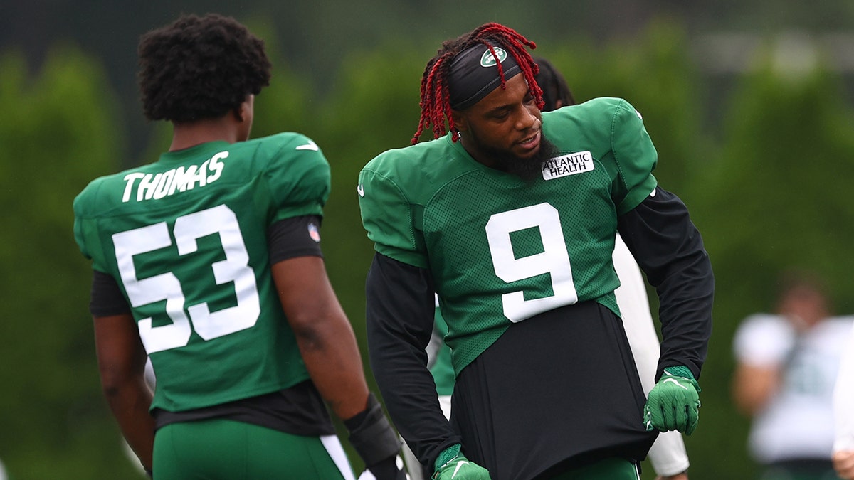 Linebackers Kwon during training camp