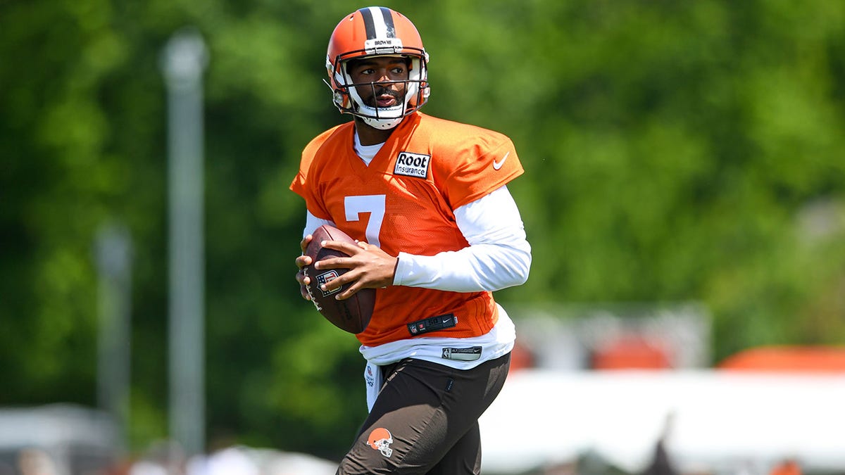 Jacoby Brissett of the Browns at training camp