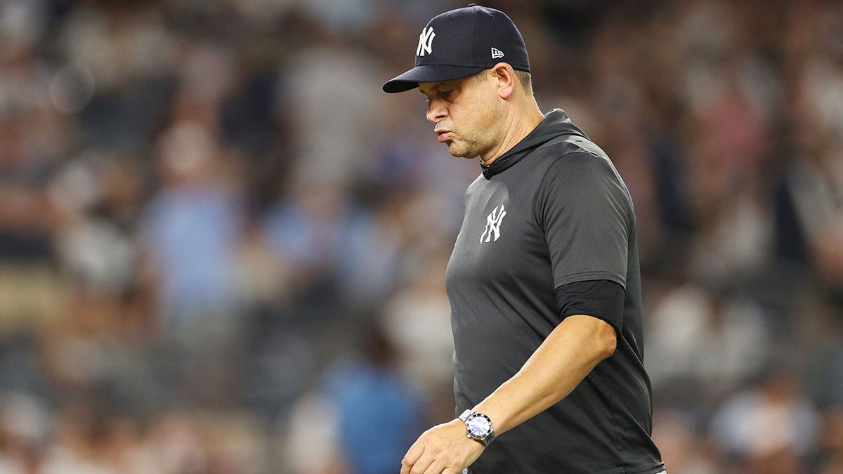 Yankees manager Aaron Boone walks off the mound