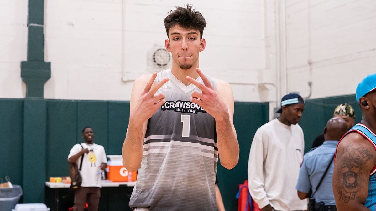 Chet Holmgren at the CrawsOver Pro-AM game