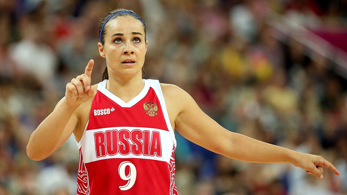 Becky Hammon plays against Australia