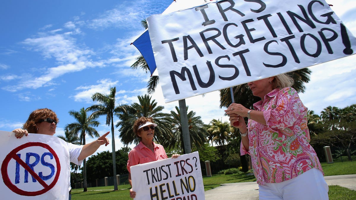 Tea Party groups rally against IRS