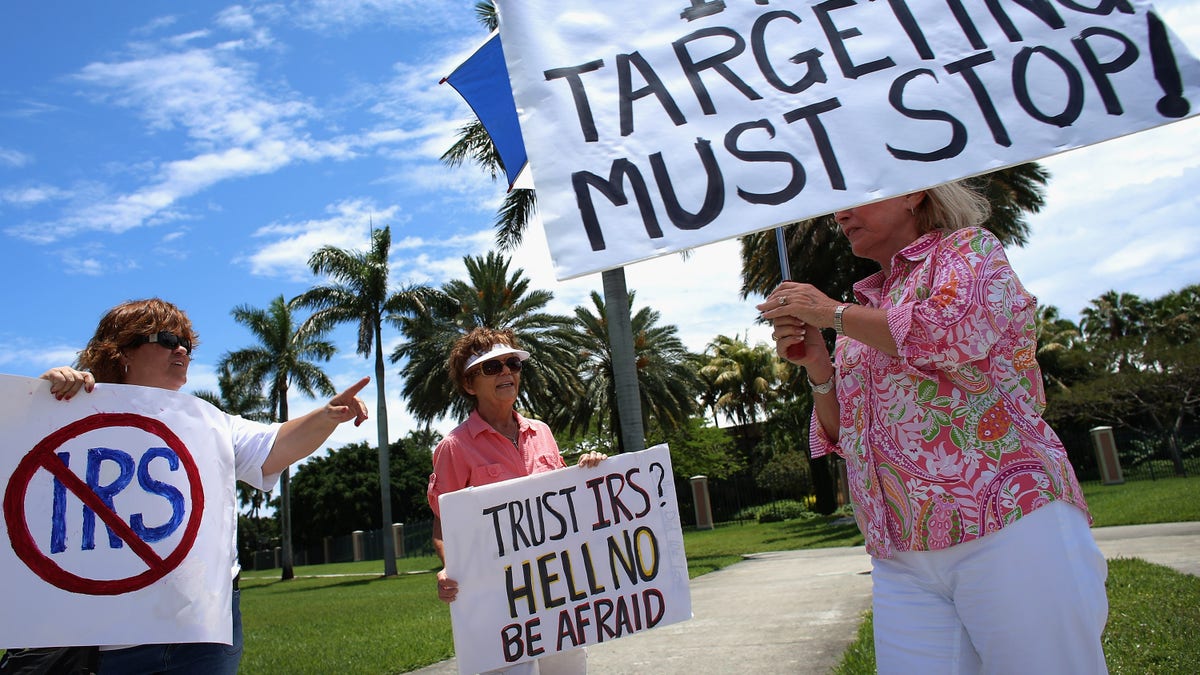 Tea Party groups rally against IRS