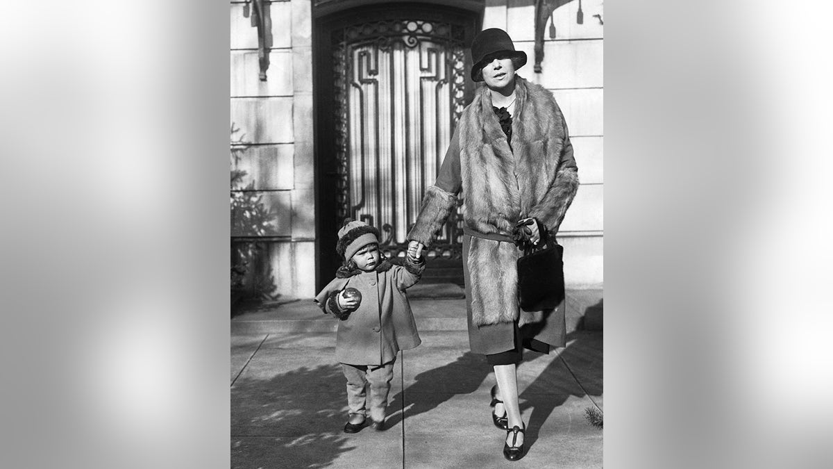 alice roosevelt longworth and daughter paulina