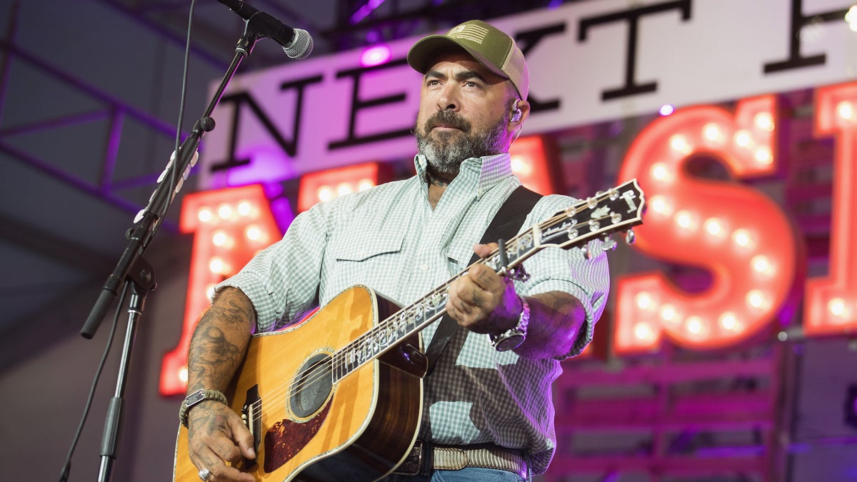 Aaron Lewis singing