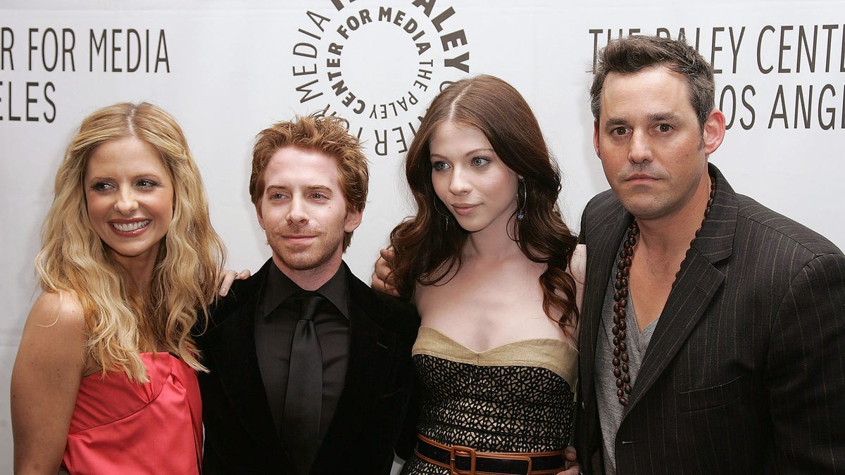 Sara Michelle District do show, Seth Green, Michelle Trachainberg e Nicholas Brendon "Slayer de vampiros Buffy" Posar para uma foto