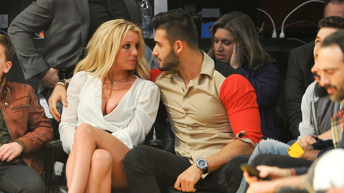 Britney Spears and Sam Asghari basketball game