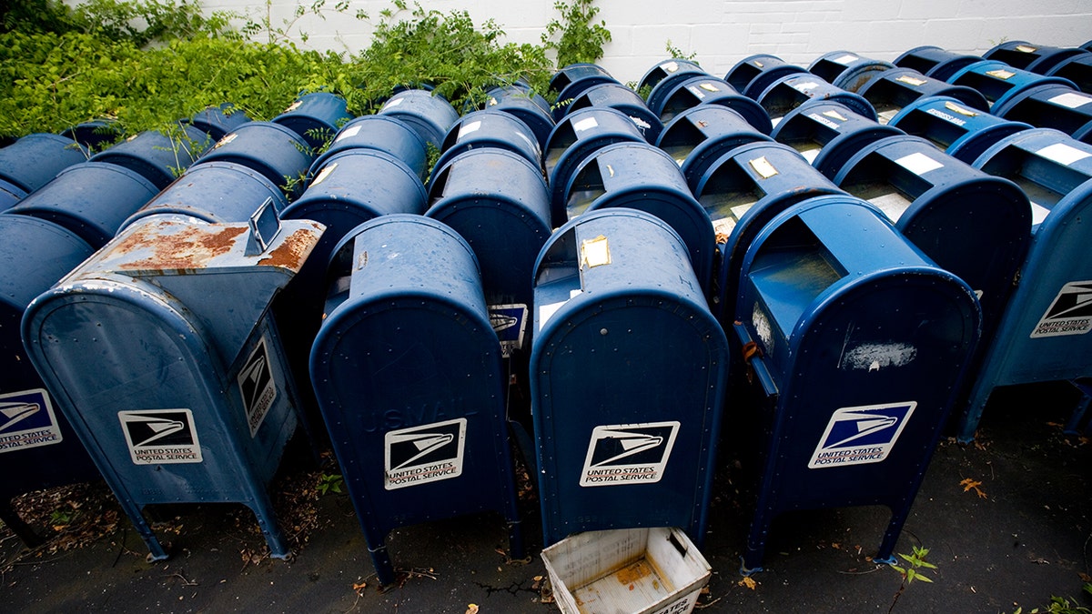 USPS blue collection boxes