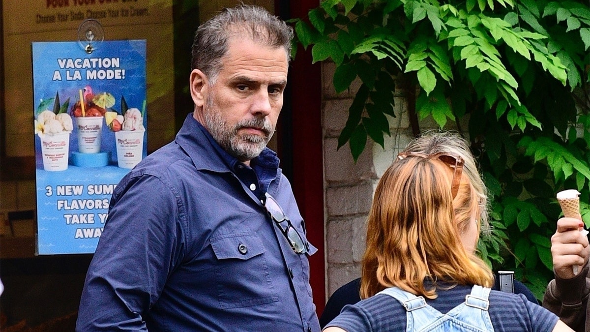 Hunter Biden and family go for ice cream in Los Angeles