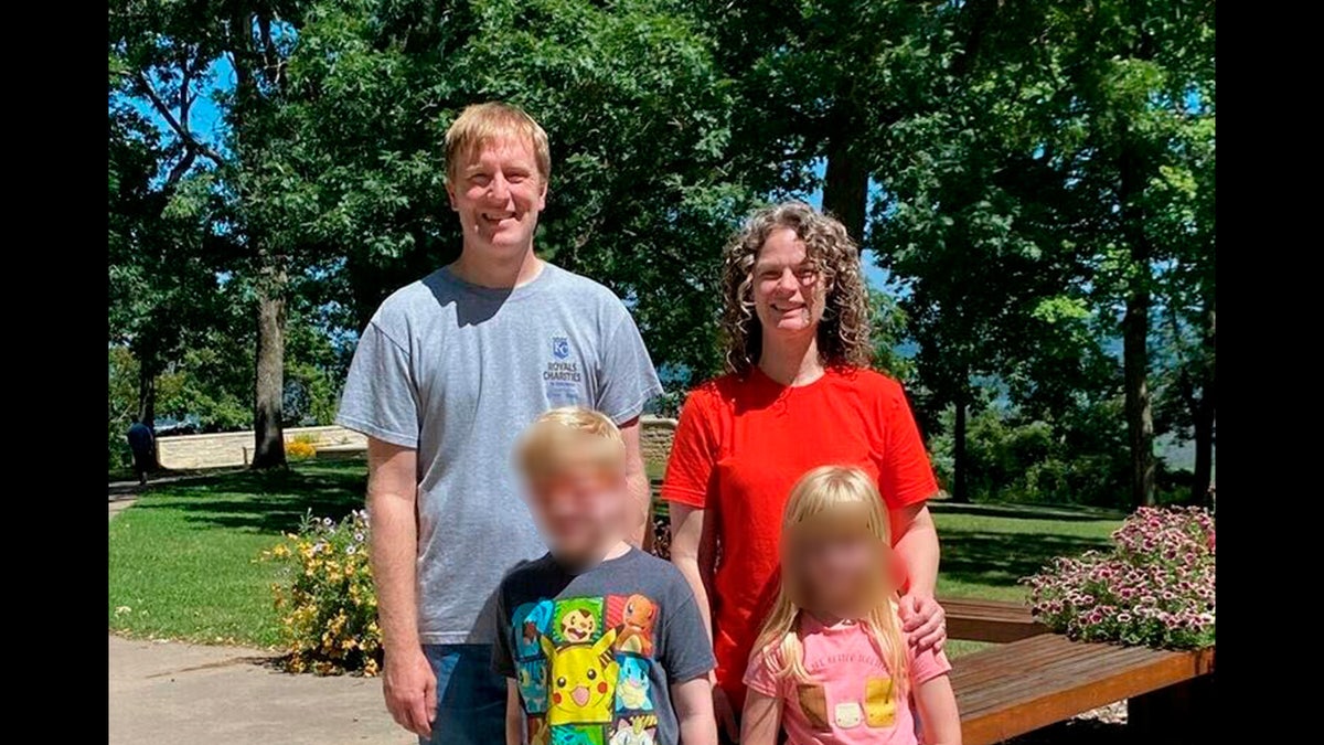 Photo of Iowa family including three people murdered