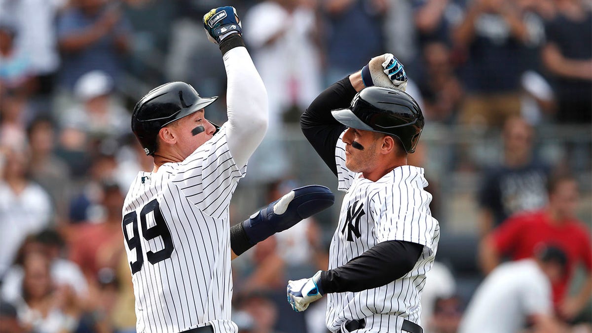 Aaron Judge and Anthony Rizzo celebrate