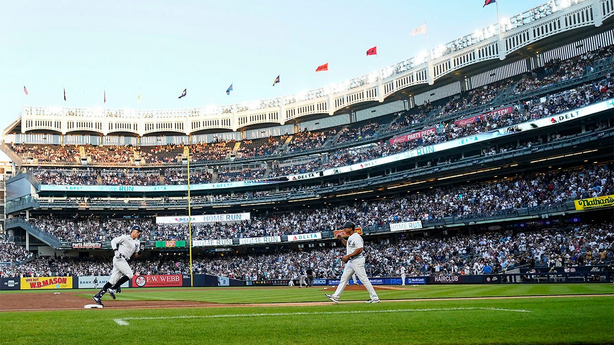 Aaron Judge rounds the bases