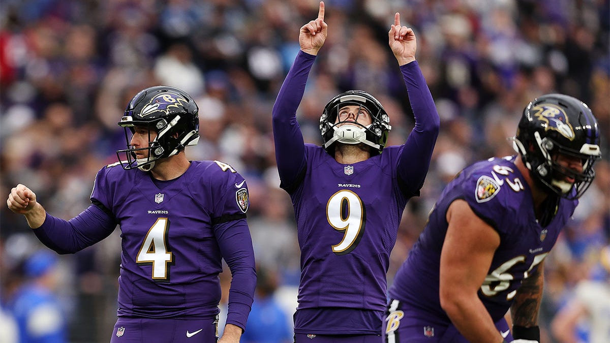 Justin Tucker reacts after making field goal