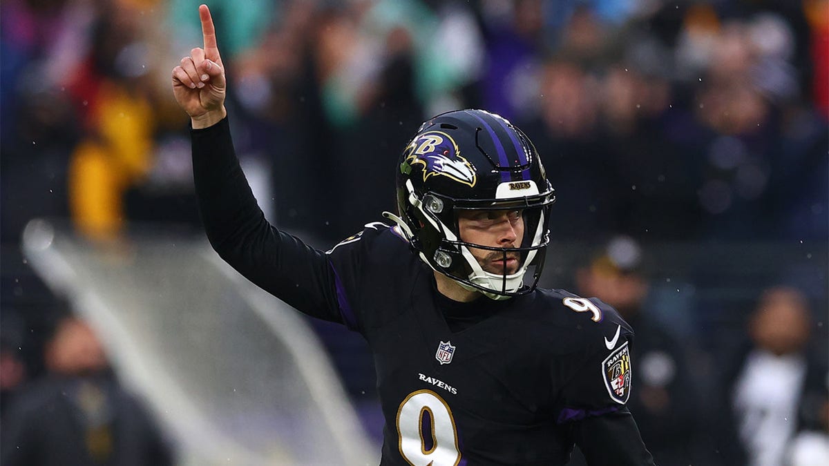 Justin Tucker reacts after field goal