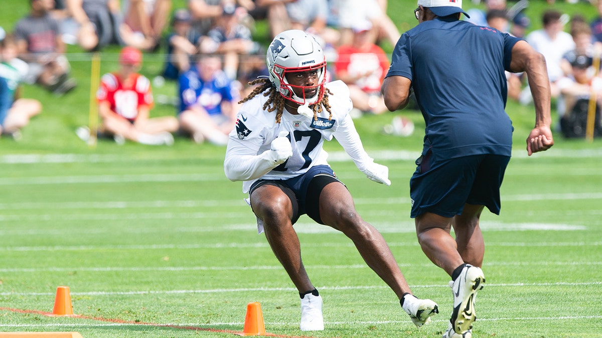 Patriots training camp report: Pats and Panthers fight at joint practice