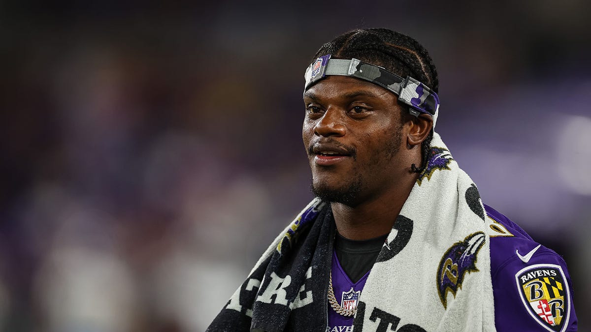 Ravens QB Lamar Jackson likes tweet of himself in a Dolphins jersey