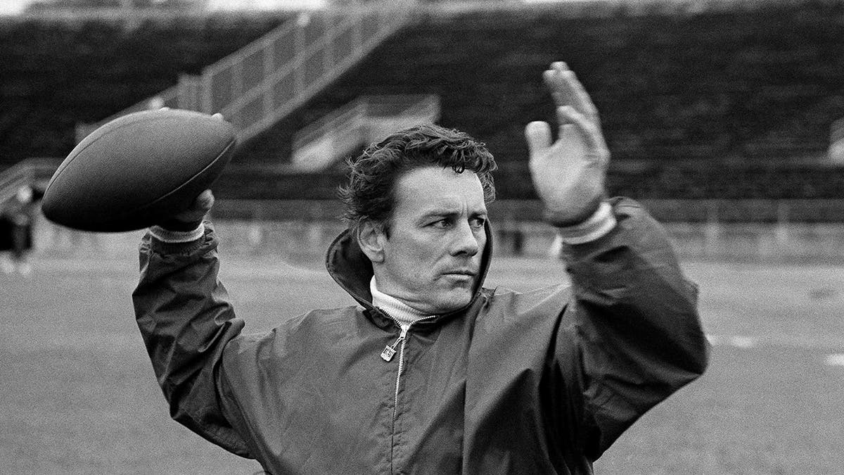 Len Dawson prepares for the Super Bowl