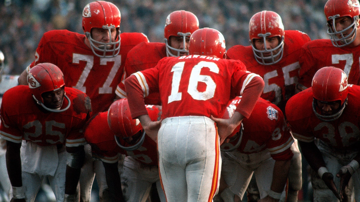 Kansas City Chiefs Quarterback Patrick Mahomes Honors the Late Len Dawson -  Sports Illustrated Purdue Boilermakers News, Analysis and More