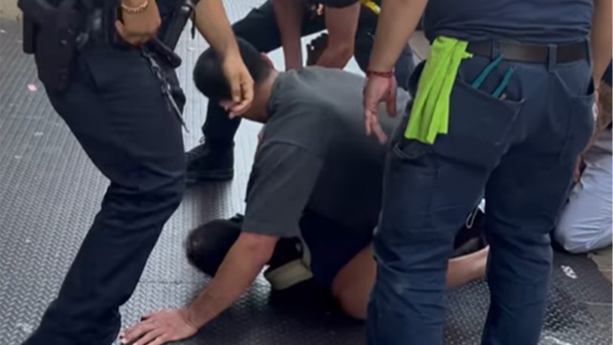 Ro Malabanan, an MMA fighter and instructor, pinned down a man who allegedly attacked people in New York's Soho district on July 27, 2022.